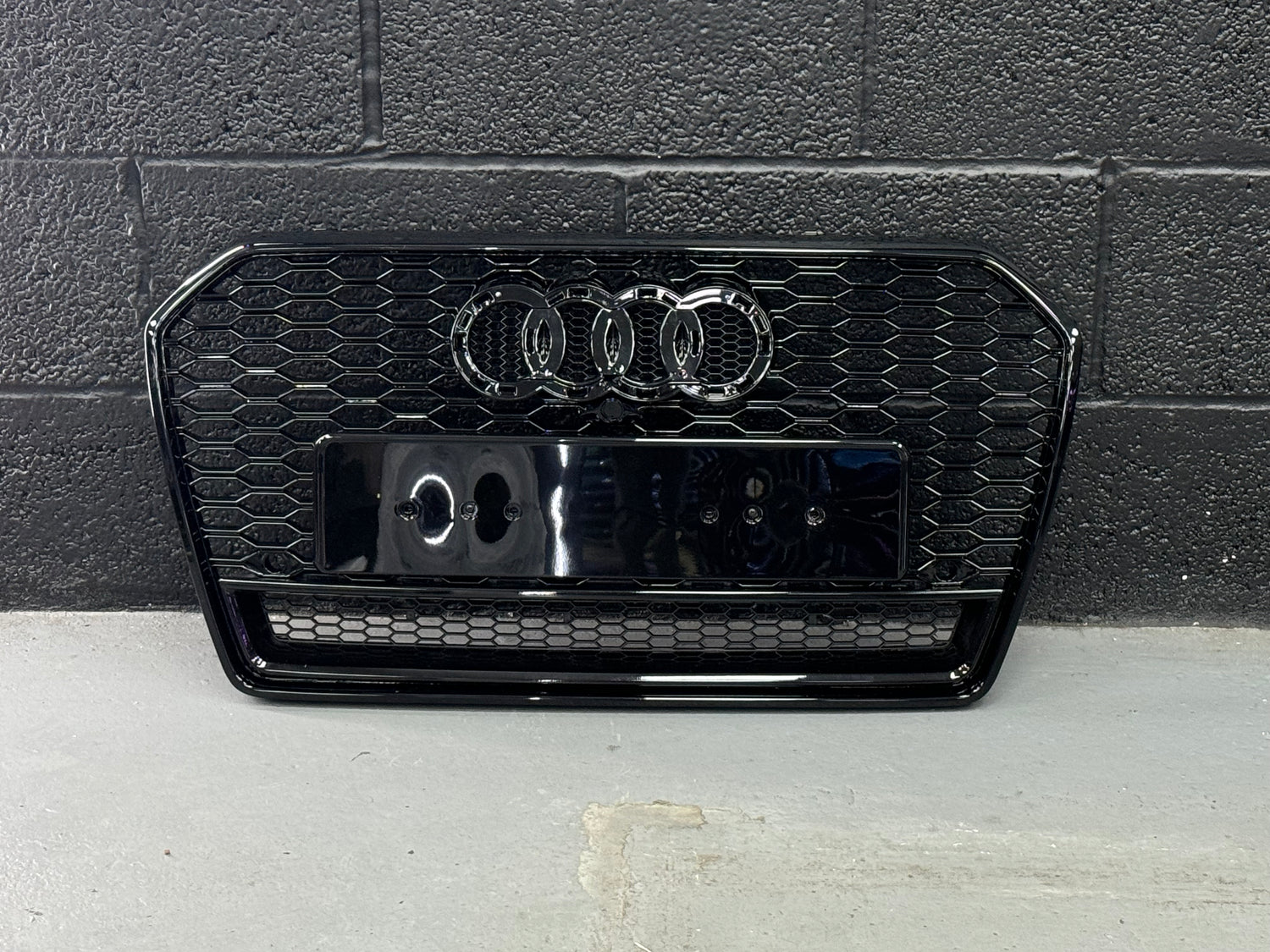 Audi A6 C7.5 (2015-2017) Honeycomb grille - full or split
